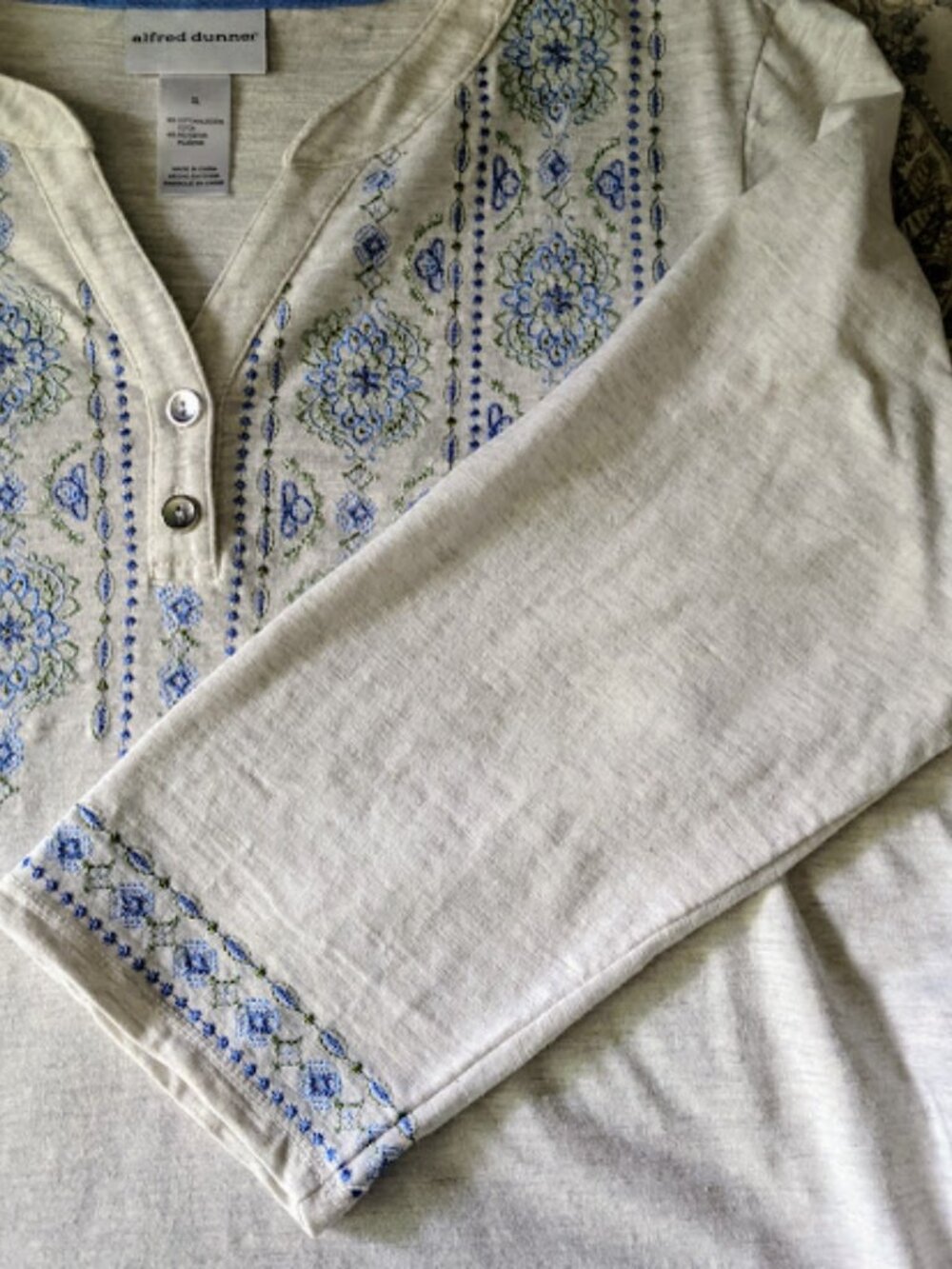 Ladies top - Picture 6 of 11